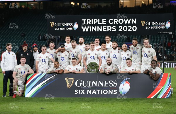 070320 - England v Wales, Guinness Six Nations 2020 - England squad celebrate after winning the Triple Crown
