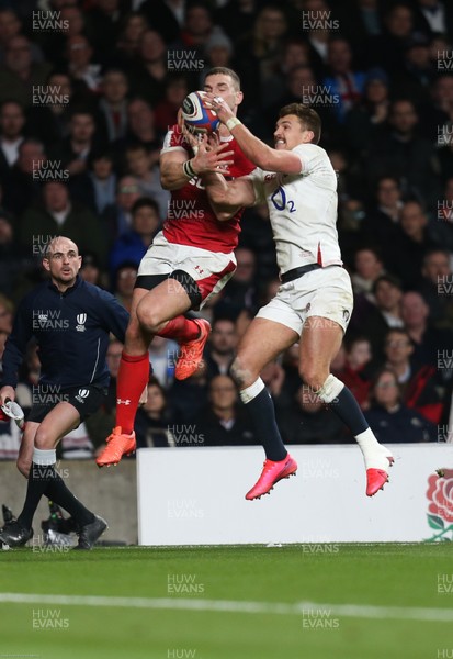 070320 - England v Wales, Guinness Six Nations 2020 - George North of Wales and Henry Slade of England compete for the ball
