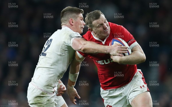 070320 - England v Wales, Guinness Six Nations 2020 - Hadleigh Parkes of Wales is held by Owen Farrell of England