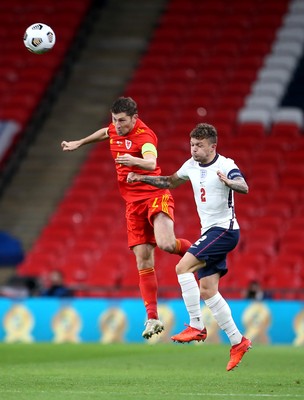 081020 - England v Wales - International Friendly -  Ben Davies of Wales and Kieran Trippier of England compete