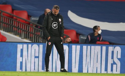 081020 - England v Wales - International Friendly -  Wales manager Ryan Giggs looks dejected