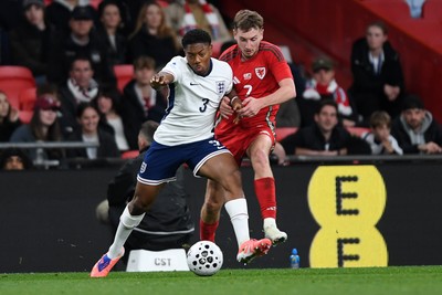 091025 - England v Wales - International Friendly - Myles Lewis-Skelly of England is challenged by David Brooks of Wales