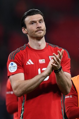 091025 - England v Wales - International Friendly - Kieffer Moore of Wales applauding fans at full time