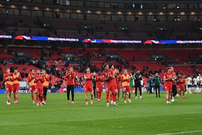 091025 - England v Wales - International Friendly - Wales players applauding the fans at full time