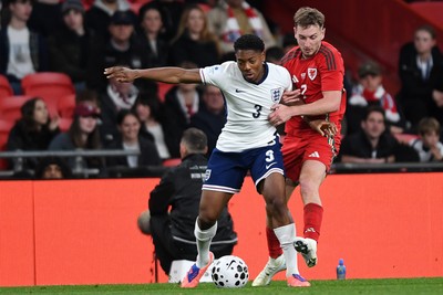 091025 - England v Wales - International Friendly - David Brooks of Wales is challenged by Myles Lewis-Skelly of England