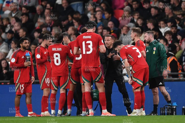 091025 - England v Wales - International Friendly - Craig Bellamy, Wales Manager speaks to his team