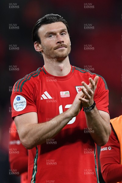091025 - England v Wales - International Friendly - Kieffer Moore of Wales applauding fans at full time