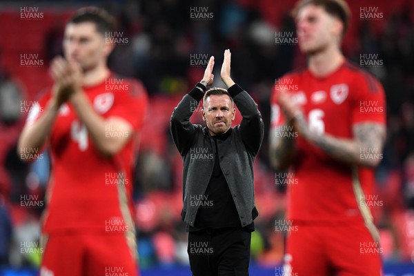 091025 - England v Wales - International Friendly - Craig Bellamy, Wales Manager at full time
