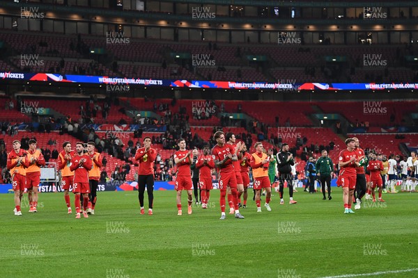 091025 - England v Wales - International Friendly - Wales players applauding the fans at full time
