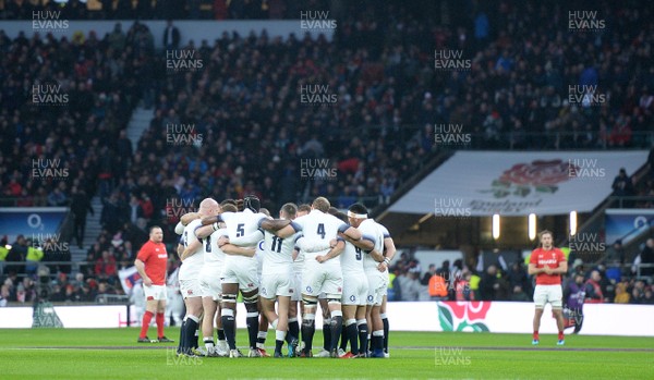 100218 - England v Wales - NatWest 6 Nations - England huddle