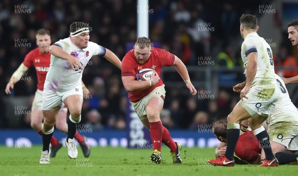 100218 - England v Wales - NatWest 6 Nations - Samson Lee of Wales gets into space