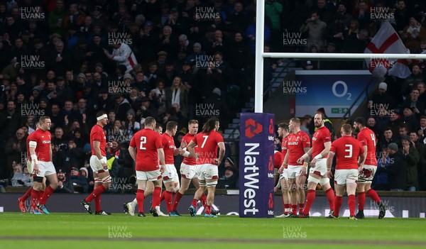 100218 - England v Wales - Natwest 6 Nations - Dejected Wales