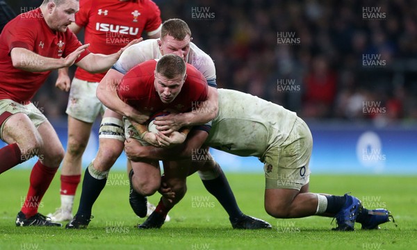 100218 - England v Wales - Natwest 6 Nations - Ross Moriarty of Wales is tackled by Sam Underhill and Mako Vunipola of England
