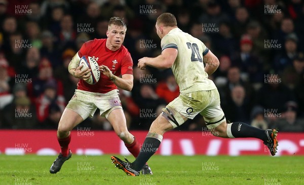 100218 - England v Wales - Natwest 6 Nations - Gareth Anscombe of Wales is tackled by Sam Underhill of England