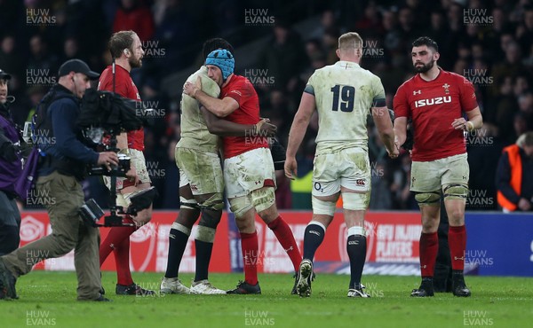 100218 - England v Wales - Natwest 6 Nations - Maro Itoje of England and Justin Tipuric of Wales hug at full time