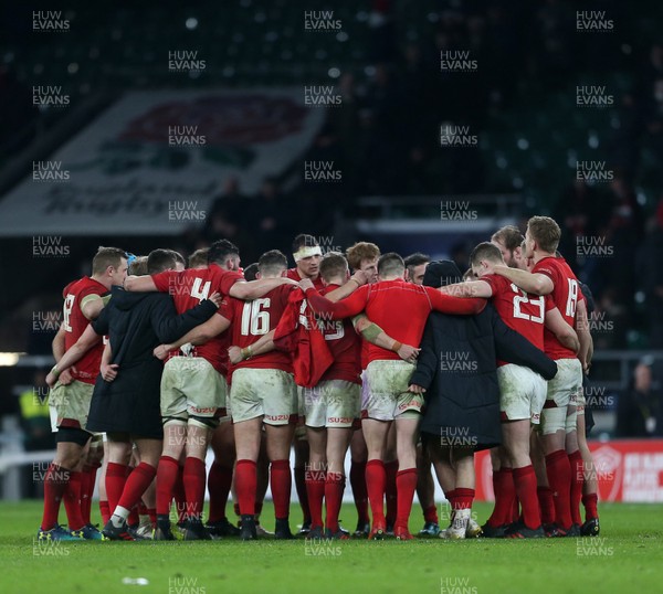 100218 - England v Wales - Natwest 6 Nations - Wales team huddle at full time