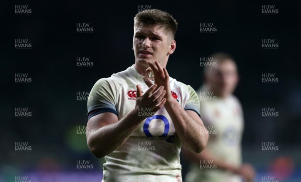 100218 - England v Wales - Natwest 6 Nations - Owen Farrell of England thanks the fans at full time