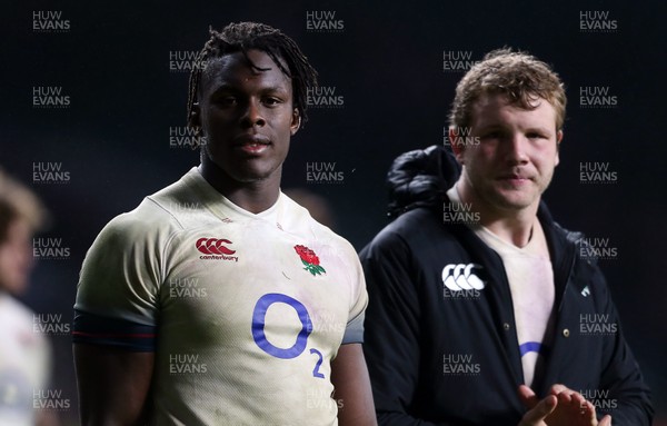100218 - England v Wales - Natwest 6 Nations - Maro Itoje and Joe Launchbury of England thank the fans at full time