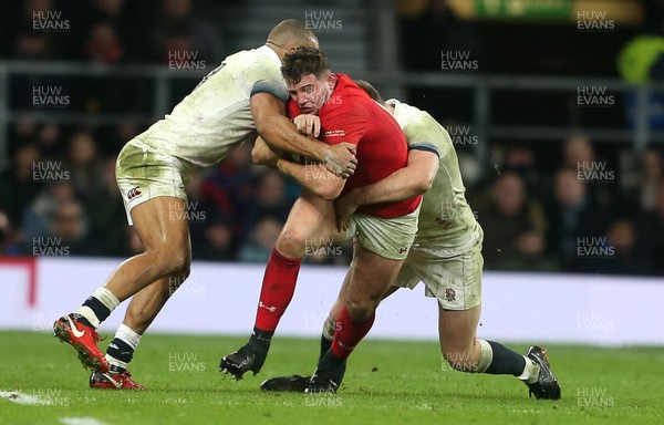 100218 - England v Wales - Natwest 6 Nations - Elliot Dee of Wales is tackled by Jonathan Joseph and Dylan Hartley of England