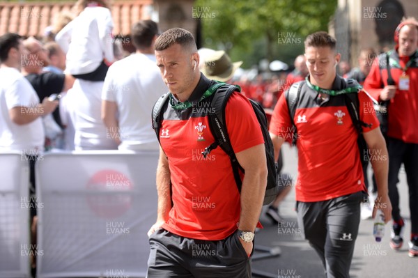 110819 - England v Wales - Quilter International - Gareth Davies of Wales arrives