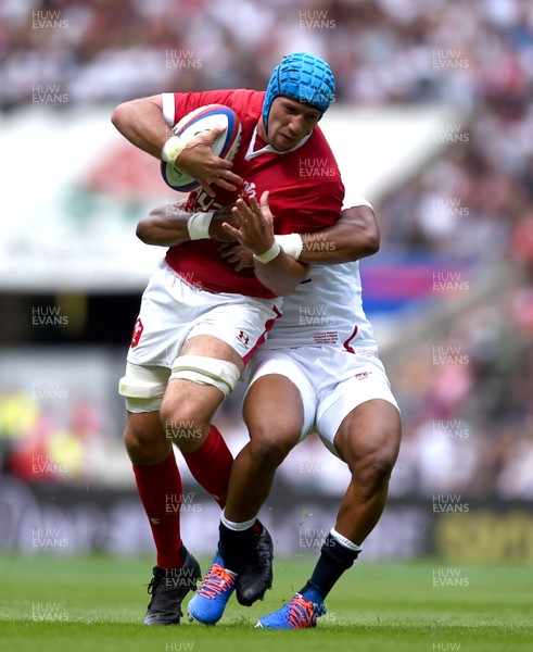 110819 - England v Wales - Quilter International - Justin Tipuric of Wales is tackled by Anthony Watson of England