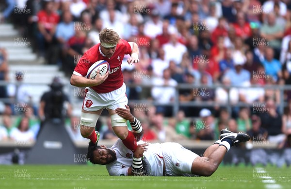 110819 - England v Wales - Quilter International - Aaron Wainwright of Wales is tackled by Billy Vunipola of England