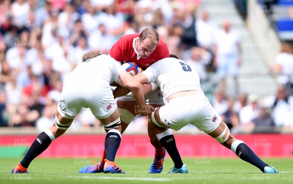 110819 - England v Wales - Quilter International - Alun Wyn Jones of Wales is tackled by Joe Launchbury and Charlie Ewels of England