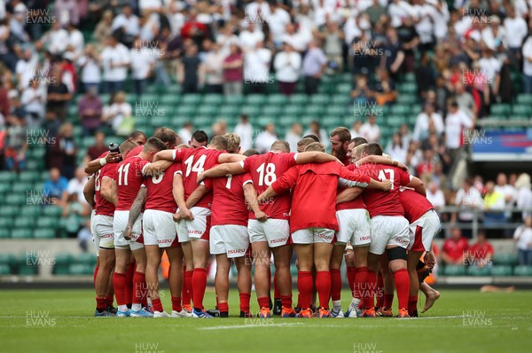 110819 - England v Wales - World Cup Warm Up - Quilter International - Wales team huddle