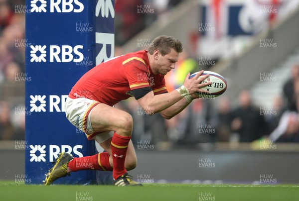 120316 - England v Wales - RBS 6 Nations 2016 -Dan Biggar of Wales scores try