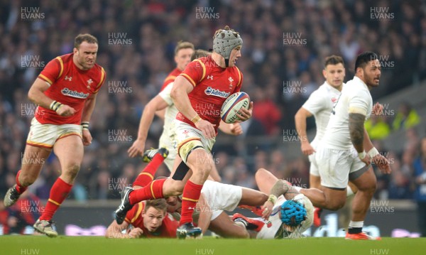 120316 - England v Wales - RBS 6 Nations 2016 -Jonathan Davies of Wales gets into space