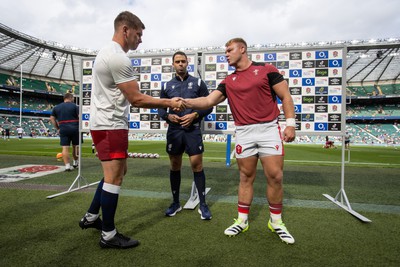 120823 - England v Wales - Summer Nations Series - Owen Farrell of England and Dewi Lake of Wales during the coin toss