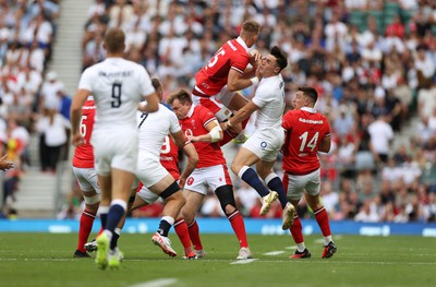 120823 - England v Wales - Summer Nations Series - Henry Arundell of England and Liam Williams of Wales collide