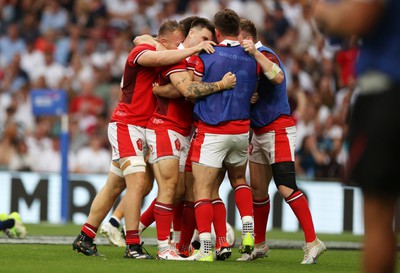 120823 - England v Wales - Summer Nations Series - Tomos Williams of Wales celebrates scoring a try with team mates