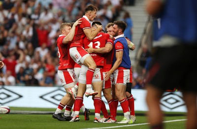 120823 - England v Wales - Summer Nations Series - Tomos Williams of Wales celebrates scoring a try with team mates