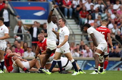 120823 - England v Wales - Summer Nations Series - Maro Itoje and George Ford of England celebrate at full time