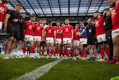 120823 - England v Wales - Summer Nations Series - Dan Biggar of Wales speaks in the team huddle at full time