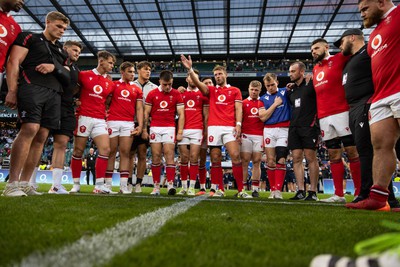 120823 - England v Wales - Summer Nations Series - Dan Biggar of Wales speaks in the team huddle at full time