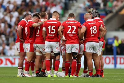 120823 - England v Wales - Summer Nations Series - Wales talk mid game