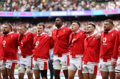 120823 - England v Wales - Summer Nations Series - Wales sing the anthem