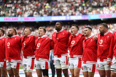 120823 - England v Wales - Summer Nations Series - Wales sing the anthem