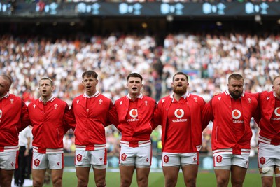 120823 - England v Wales - Summer Nations Series - Wales sing the anthem