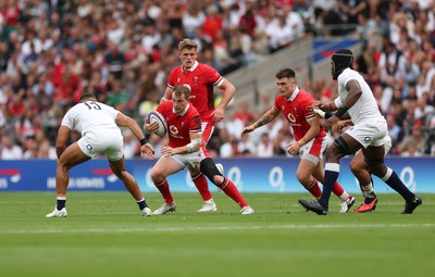 120823 - England v Wales, Summer Nations Series 2023 - Nick Tompkins of Wales looks to break