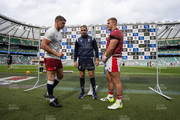 120823 - England v Wales - Summer Nations Series - Owen Farrell of England and Dewi Lake of Wales during the coin toss