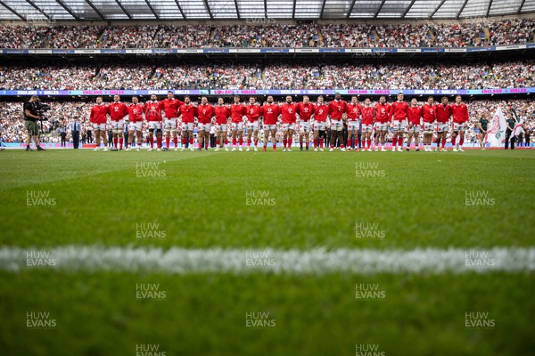 120823 - England v Wales - Summer Nations Series - Wales sing the anthem