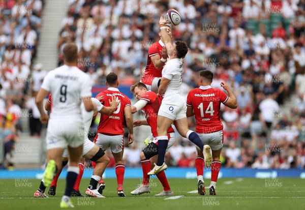 120823 - England v Wales - Summer Nations Series - Henry Arundell of England and Liam Williams of Wales collide