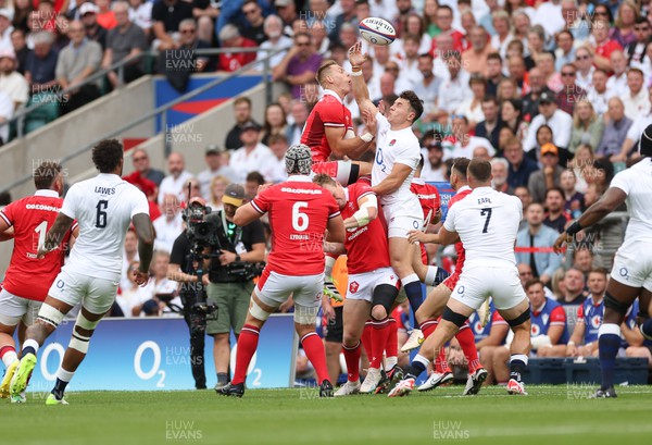 120823 - England v Wales, Summer Nations Series 2023 - Liam Williams of Wales collides with Henry Arundell of England