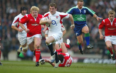 04.02.06.. England v Wales, RBS Six Nations, Twickenham Englands Mark Cueto breaks away to score try 