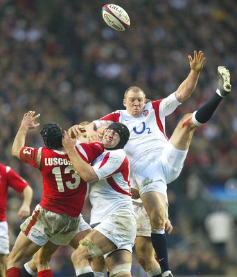 04.02.06.. England v Wales, RBS Six Nations, Twickenham Wales' Hal Luscombe loses out to Mike Tindall and Steve Borthwick 