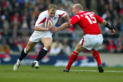 04.02.06.. England v Wales, RBS Six Nations, Twickenham Englands Jamie Noon breaks away from Gareth Thomas 