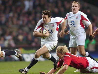 04.02.06  England  v Wales  Tom Voyce beats tackle by Alix Popham to score try.  